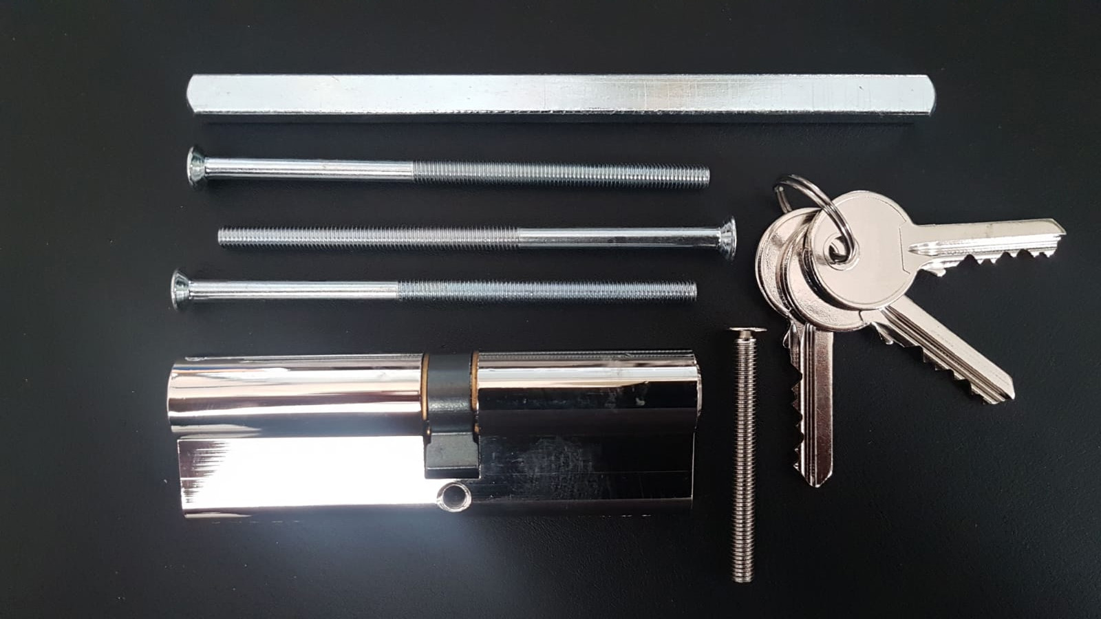 Fenstermaxx24 – Zylinder Schluessel Schrauben 1